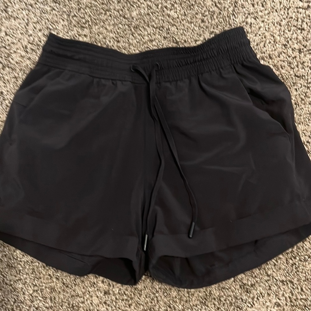 Lululemon has size 4 shorts